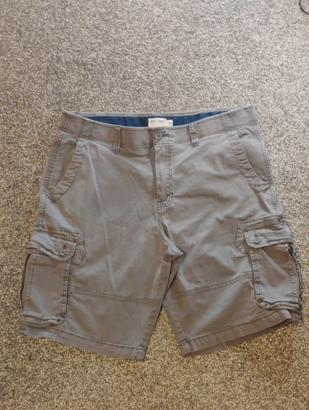 True Craft Men's Cargo Shorts in Gray with Utility Pockets